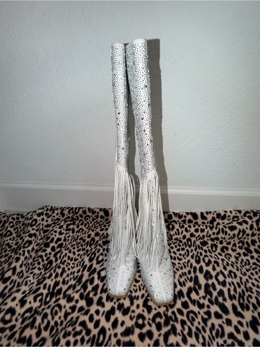 Jessica Simpson White Asire2 Rhinestone Fringe Boots, excellent condition!! - Picture 14 of 14